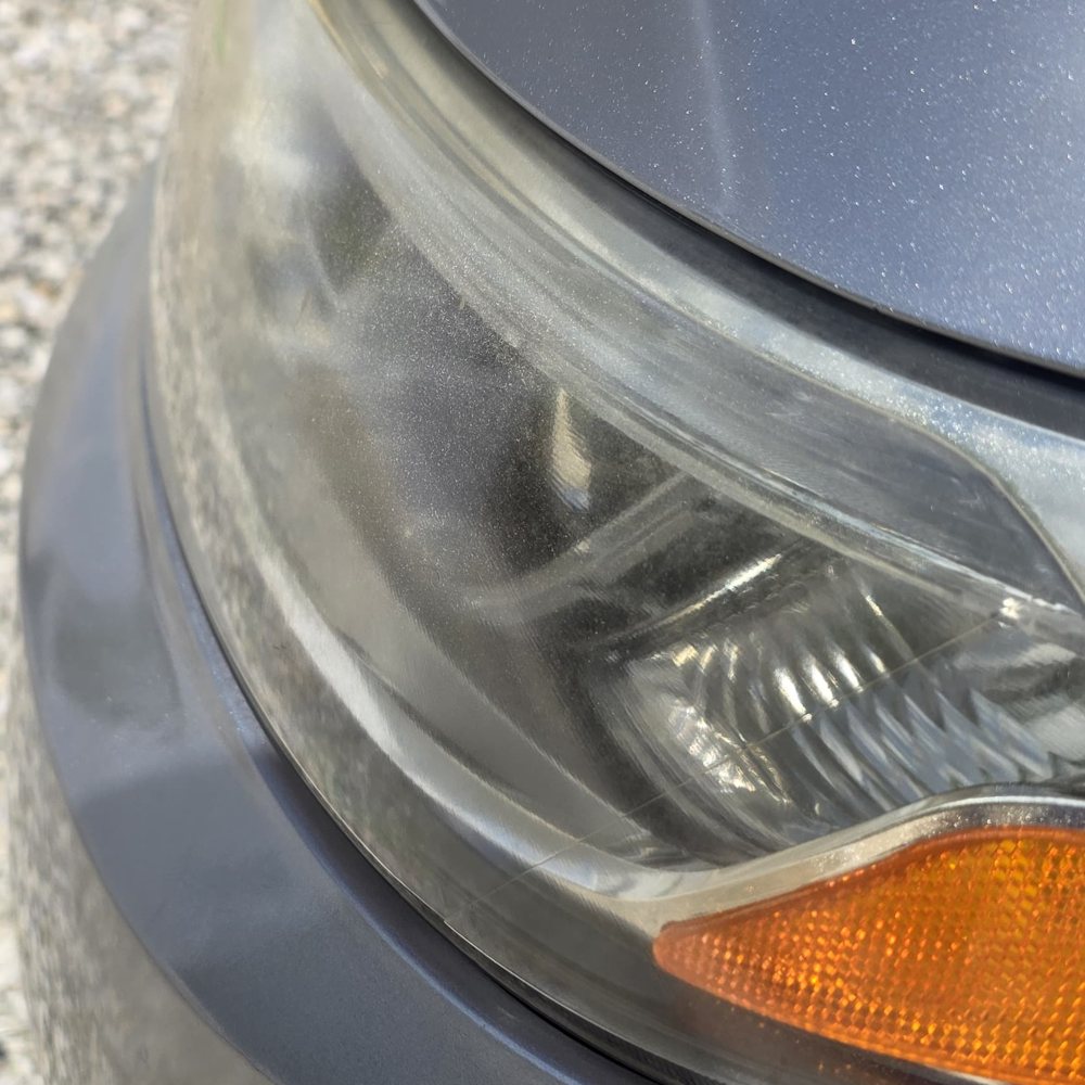 Kia Sorento headlight before restoration